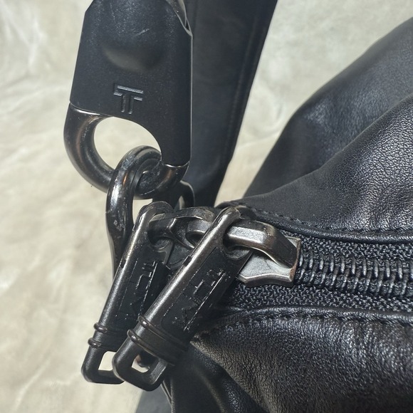 TUMI 22"x10"x17" Black LEATHER Weekender Duffel DUFFLE BAG Travel 92153D4 *Read* - Picture 6 of 13